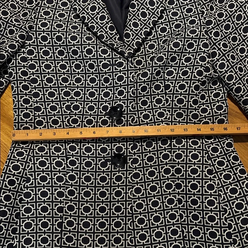 Women’s Kasper 3-button belted suit coat, size 6 - Picture 5 of 7